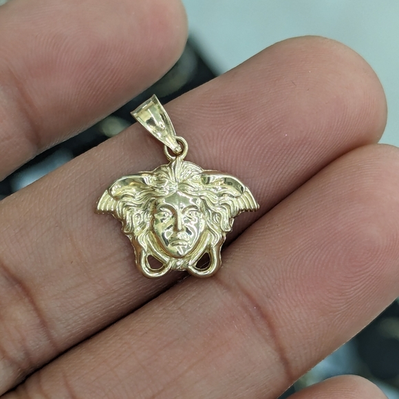 10kt real gold Madusa pendant